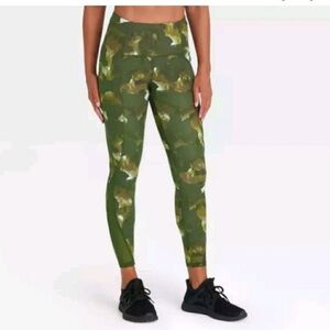 All in Motion High Rise Leggings L Camo print NWOT